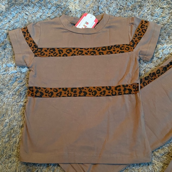 NWT 🎉 Leopard Print Top And Pants Set - Picture 6 of 10